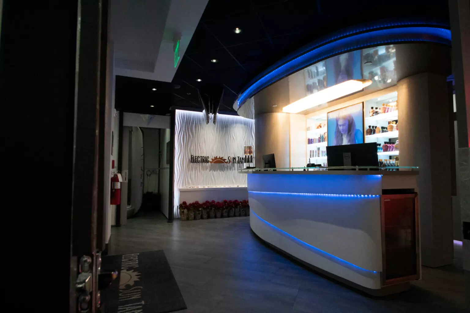 Choose from "The Grand Tour" Tanning Bed or VersaSpa Spray Tan