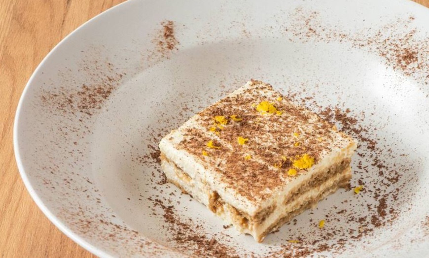 Image 3: Menú italiano con entrantes, principales, postres y bebidas 