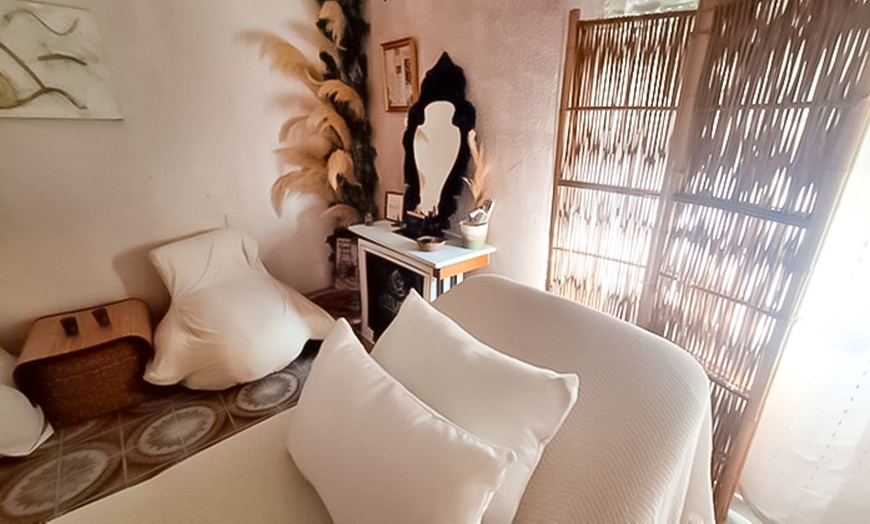 Image 8: Ritual en pareja con masaje, aceites esenciales, cava y macedonia 