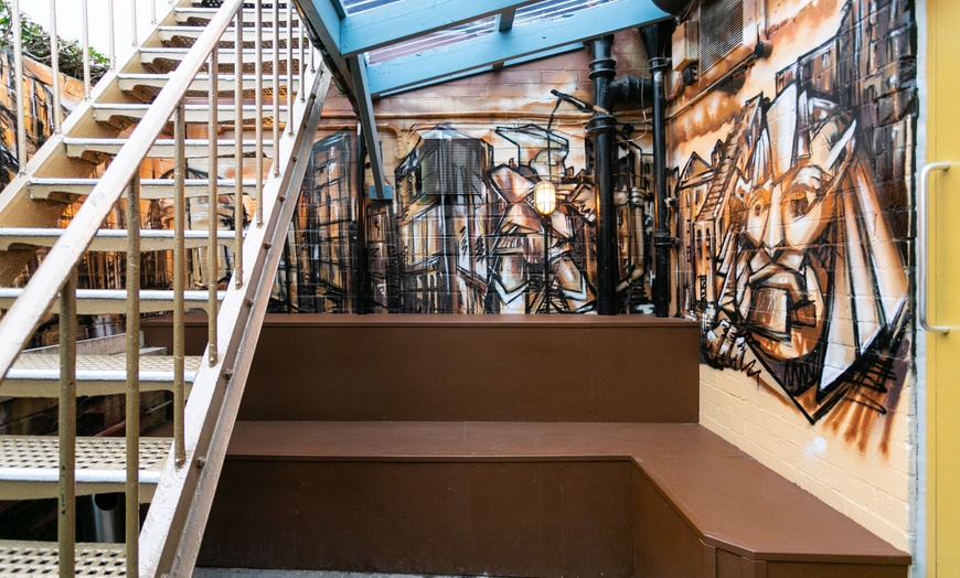 Image 9: Savor a Traditional Roast With a Cocktail/Wine/Beer or Soft Drink