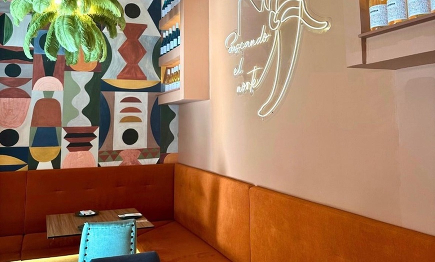 Image 14: Cata frente a L´Hemisferic de 4 vinos maridados con 2 tipos de quesos