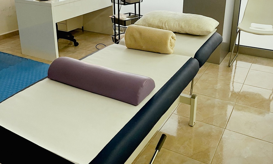 Image 2: 1, 2 o 3 sesiones de masaje a elegir entre distintas disciplinas