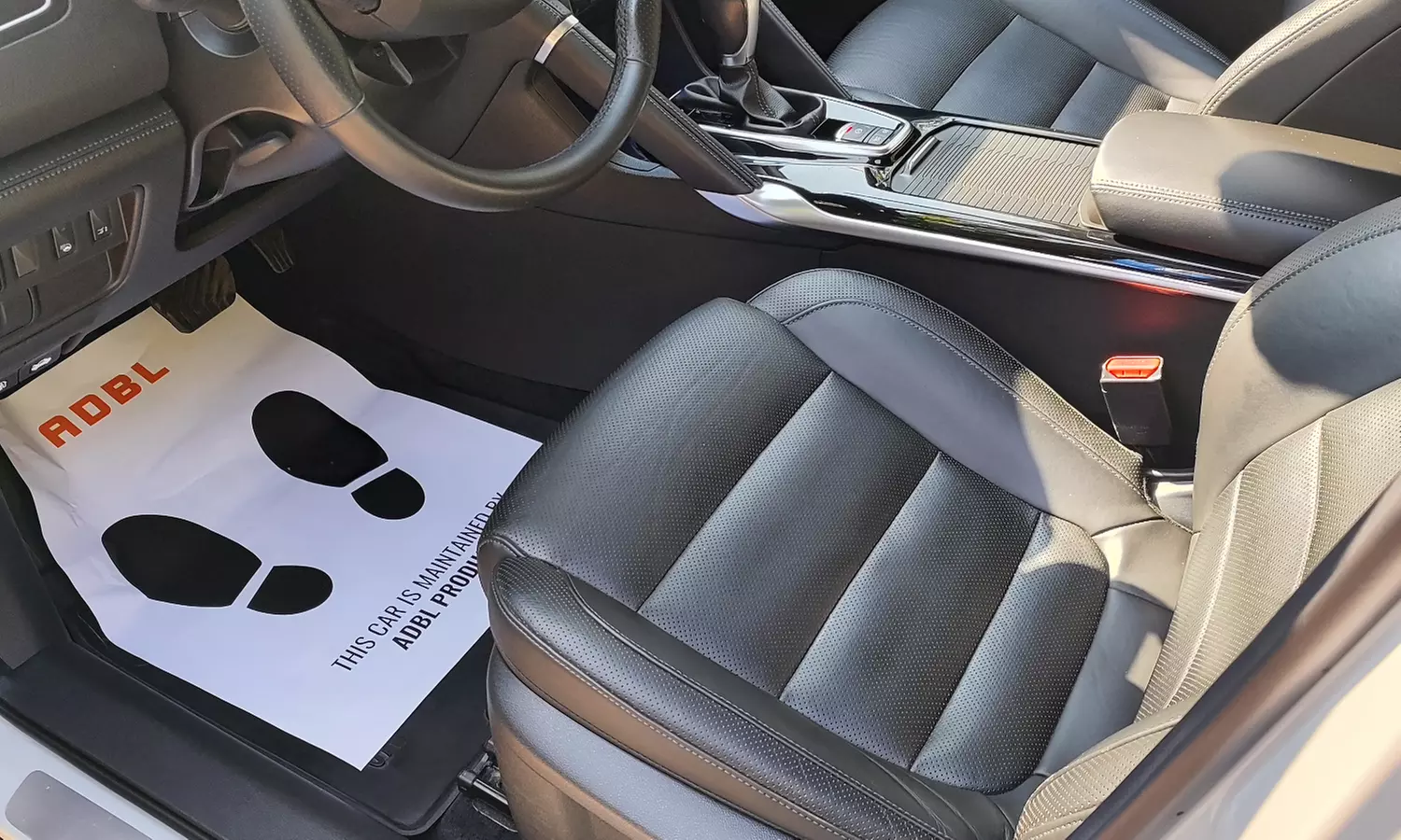 Pranie lub czyszczenie tapicerki z kompleksowym sprzątaniem wnętrza