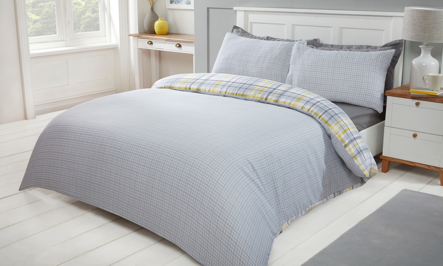 Image 12: Check Reversible Duvet Set 
