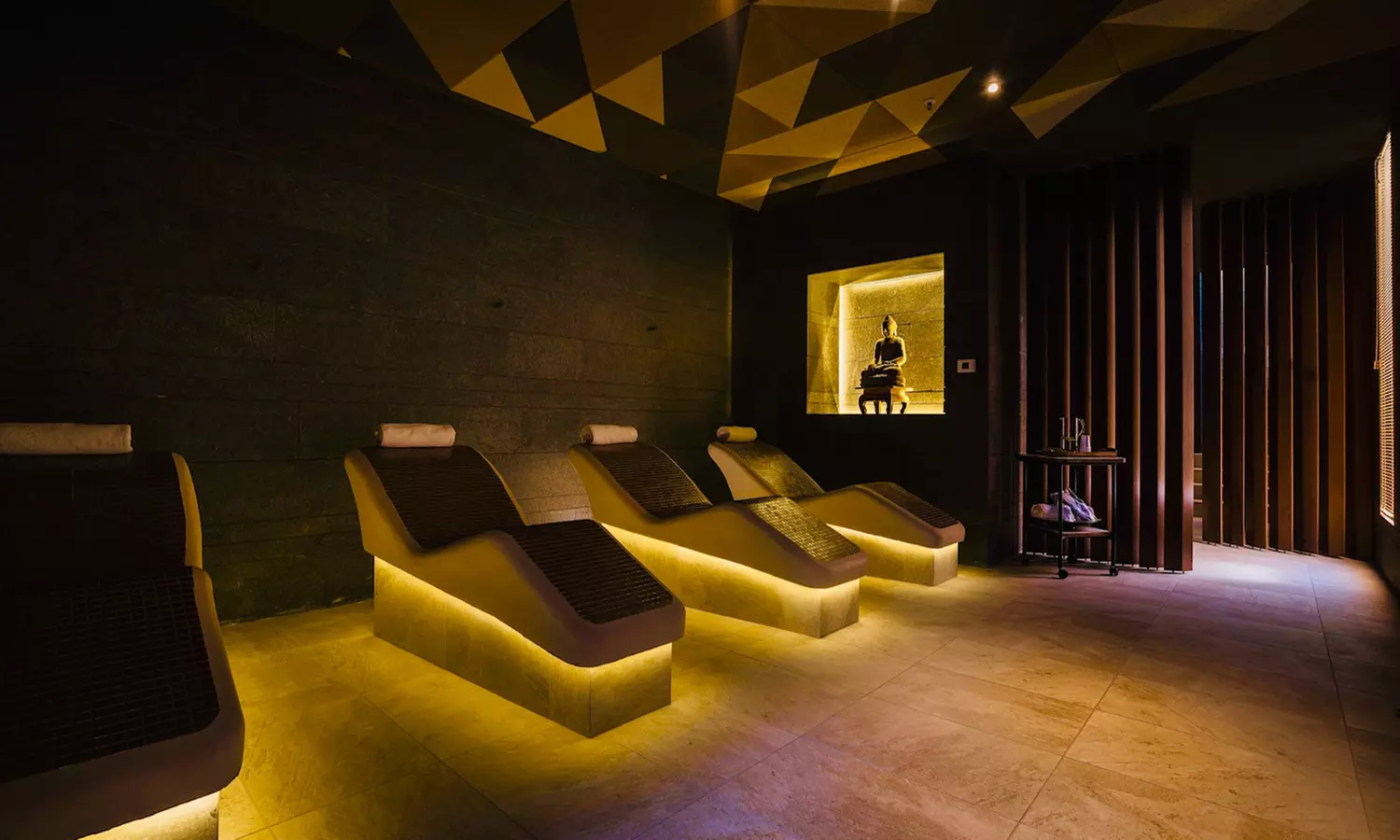 Circuito spa 90 minutos, bebida y masajes de 25 o 50 minutos para 2