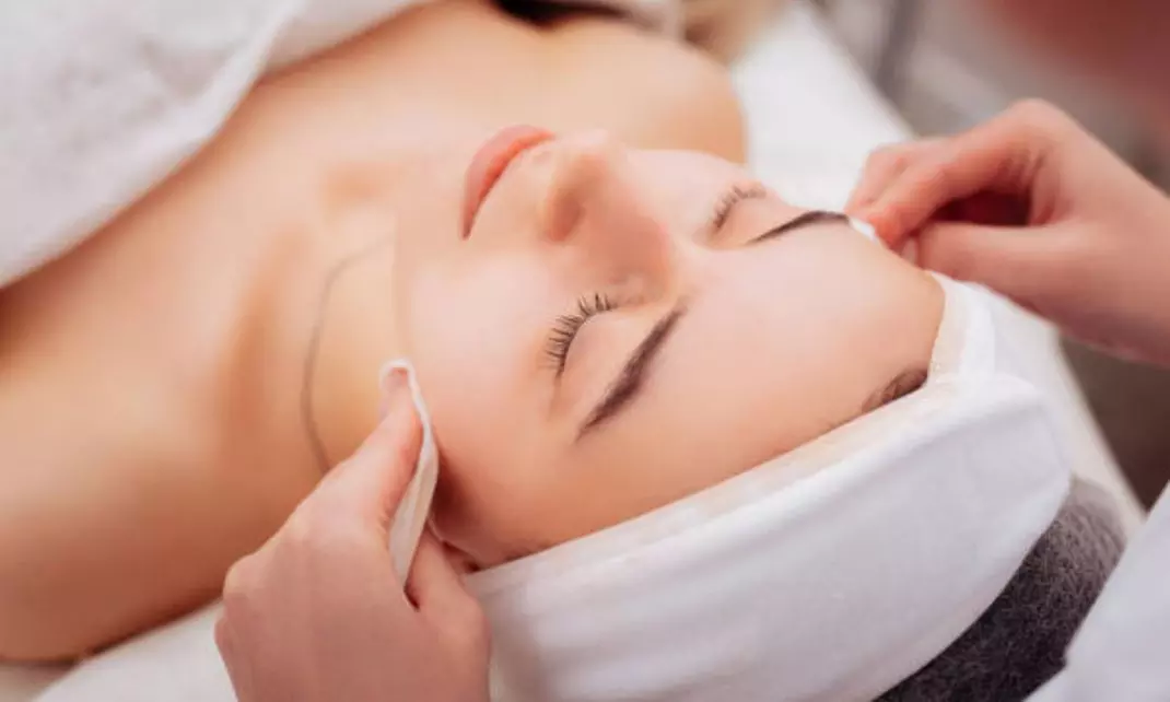 1 o 2 sesiones de limpieza facial con tratamiento a elegir para 1