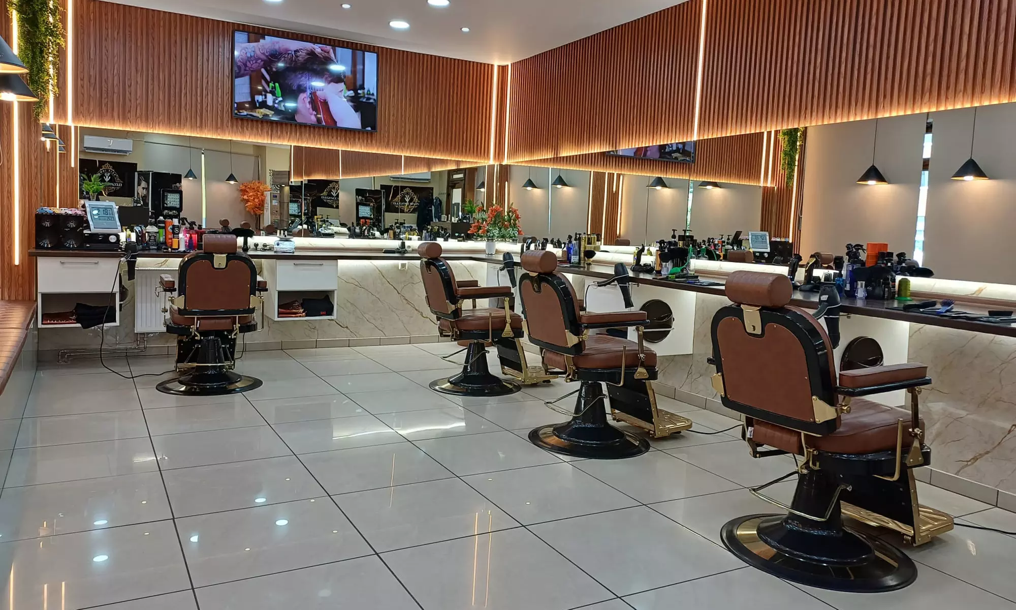 Waschen, Schneiden & Föhnen, opt. + Bartrasur & Gesichtshaarentfernung