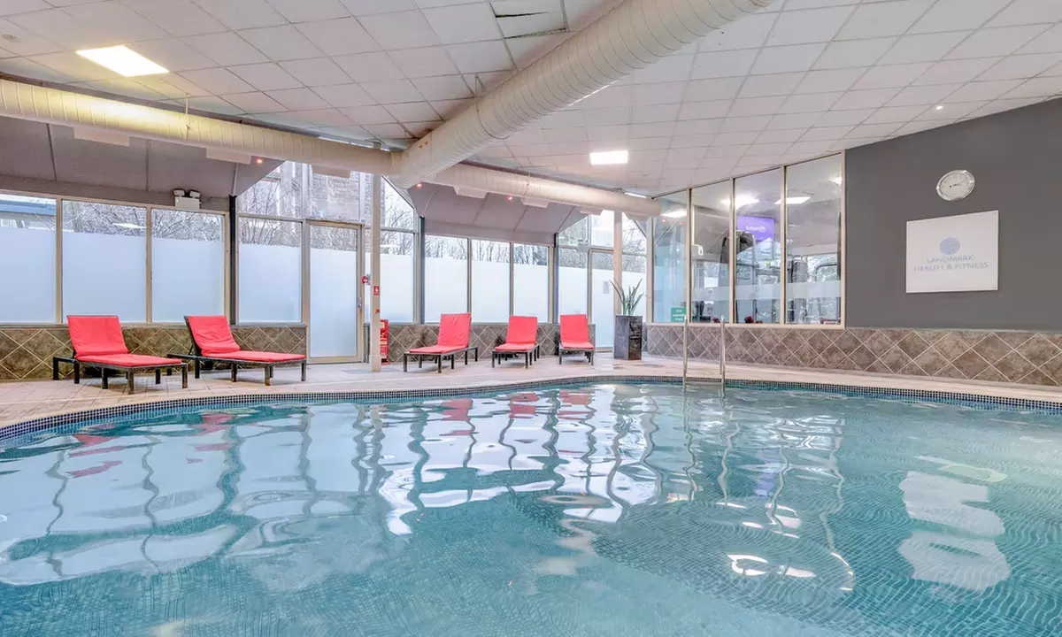 Dundee: Elegant 4* Stay with Breakfast & Dinner