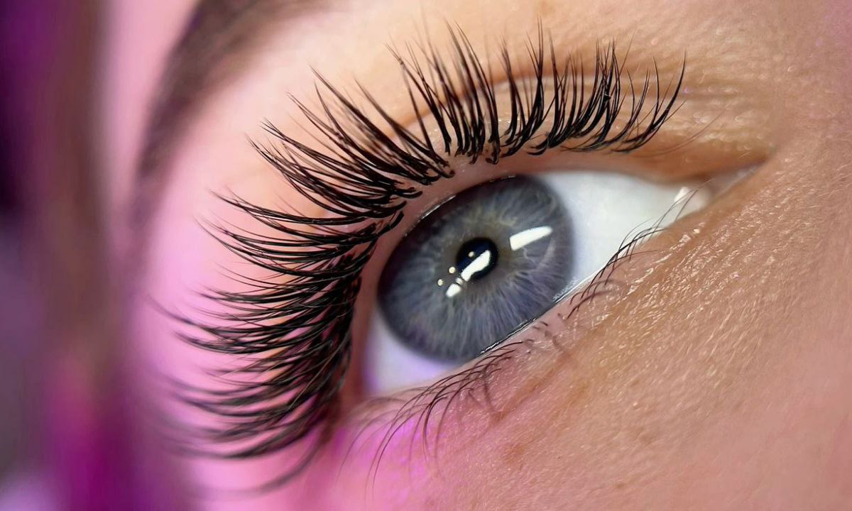 Full Set Eyelash Extension Or Eyelash Lamination