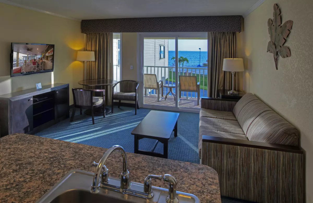 Sailport Waterfront Suites: Your Gateway to Bayside Serenity
