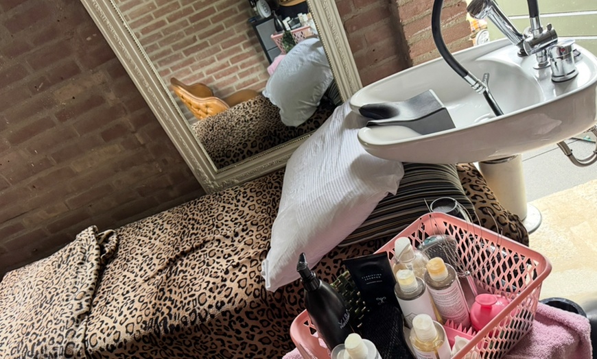 Image 2: Laat je verwennen met een rustgevende Japanese head spa ervaring