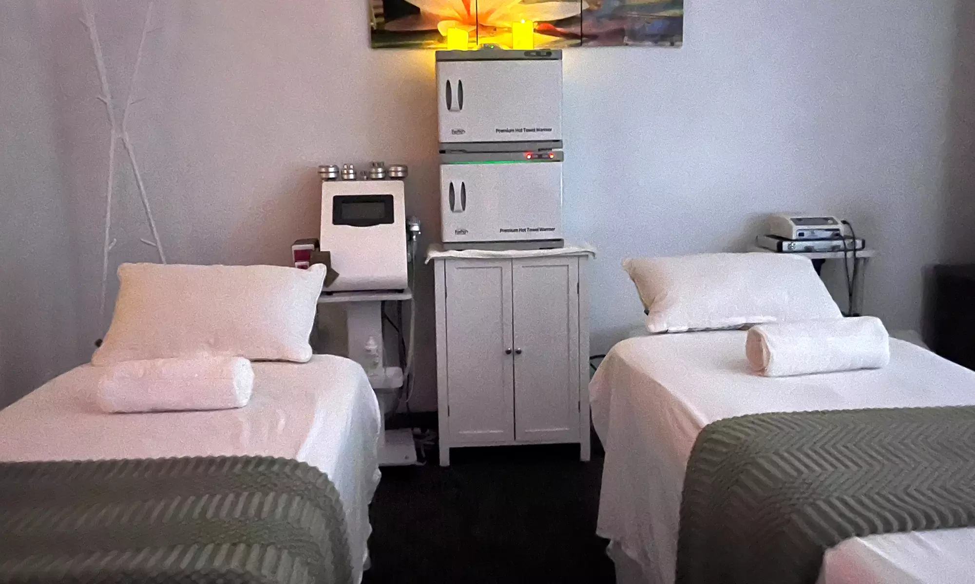 60 Minutes Couples Massage with Hot Stone, Aromatherapy, and Hot Towel