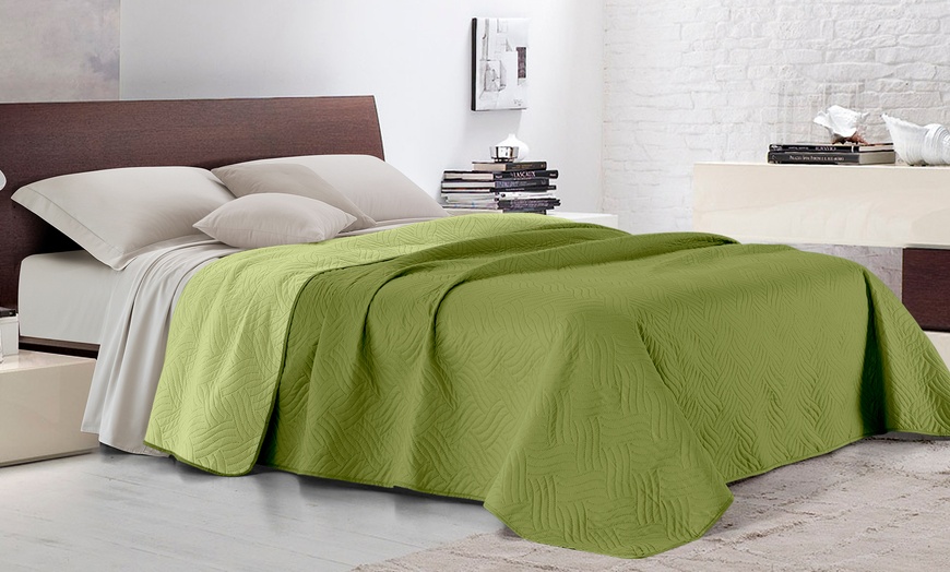 Image 6: Zweifarbig gesteppte Decke