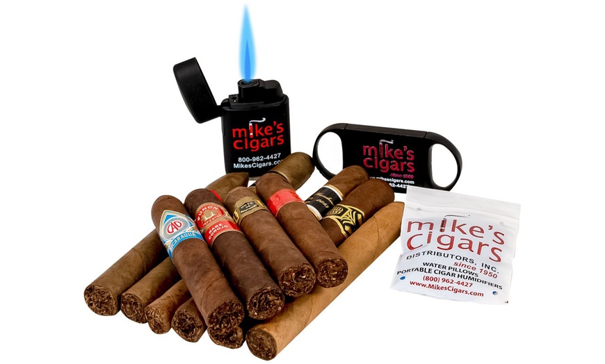 Image 4: Mike's Cigars Holiday Cigar and Accessory Bundle