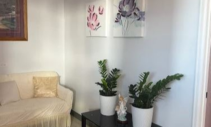 Image 6: Couples 60-Minute Swedish or Deep Tissue Massage with Hot-Stone & More