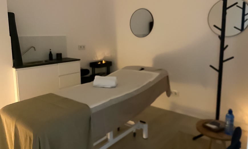 Image 4: Sesión facial Esencia o Premium con hidratación y ácido hialurónico