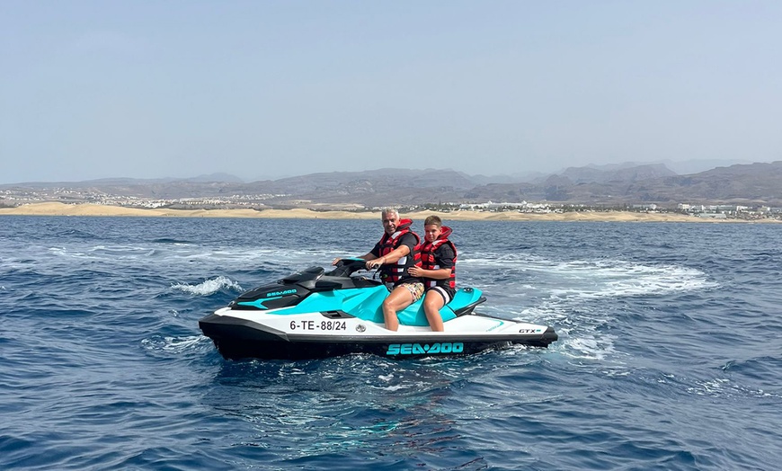 Image 2: Aventuras en el mar con una ruta en moto de agua a elegir la duración