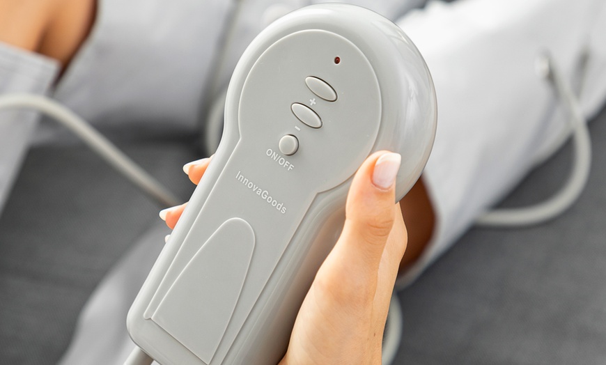 Image 4: Masajeador de piernas por compresión de aire ergonómico de InnovaGoods