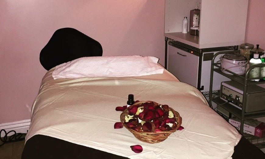 Image 2: Up to 19% Off on Swedish Massage at Aromist Spa