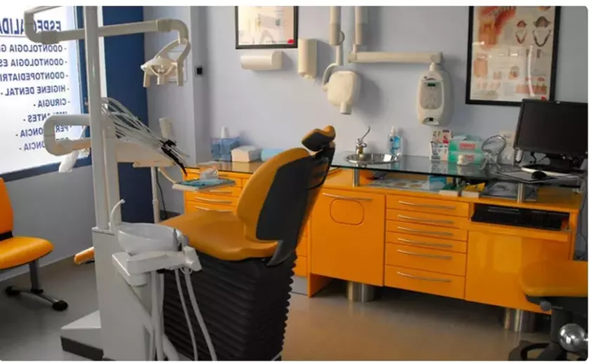 ¡Mejora tu sonrisa! Hasta 4 carillas de composite para 1 persona