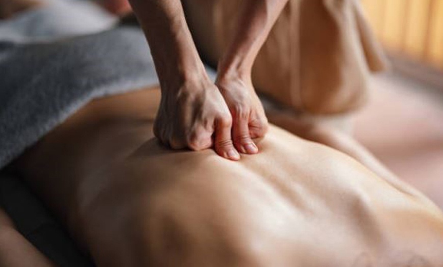 Image 1: Masaje relajante, descontracturante o quiromasaje
