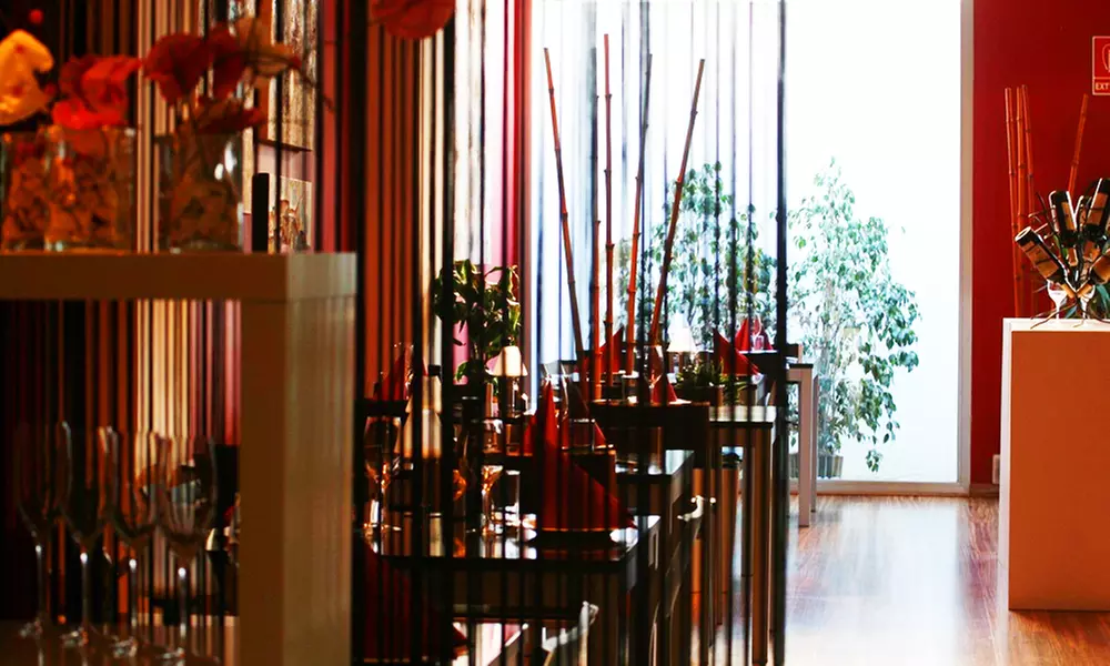 Menú degustación de tapas o prémium con botella de vino para 2 o 4