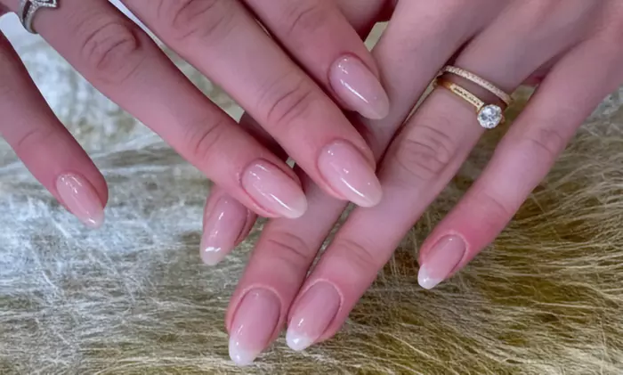 Beauté des ongles : gainage et vernis semi-permanent