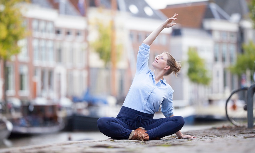 Image 7: Vind je flow: 5 of 10 yoga- of pilateslessen naar keuze in Groningen