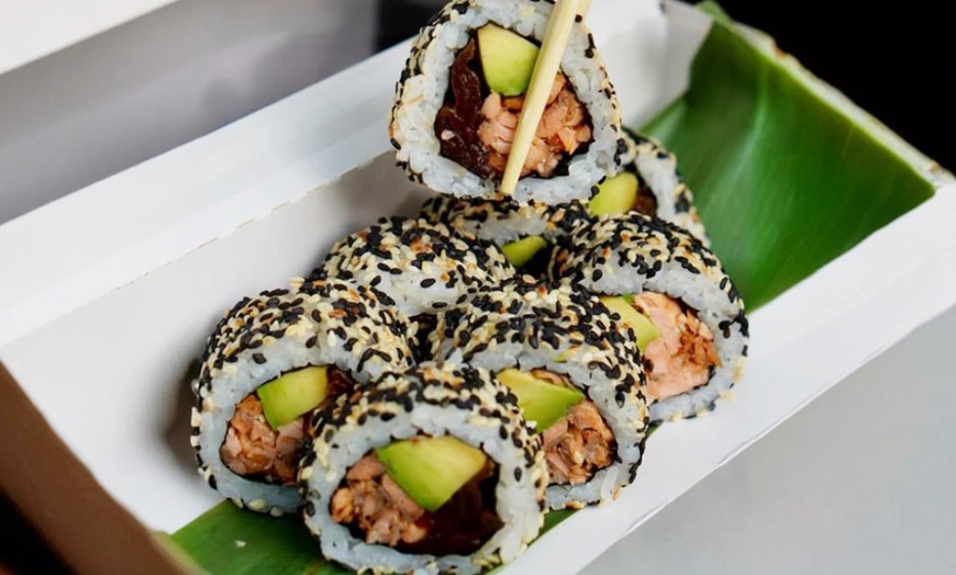Image 3: Zestawy sushi na wynos lub z dostawą – od 26 do 52 sztuk