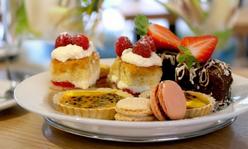 Image 3: Traditional or Sparkling Afternoon Tea Experience for up to 4!