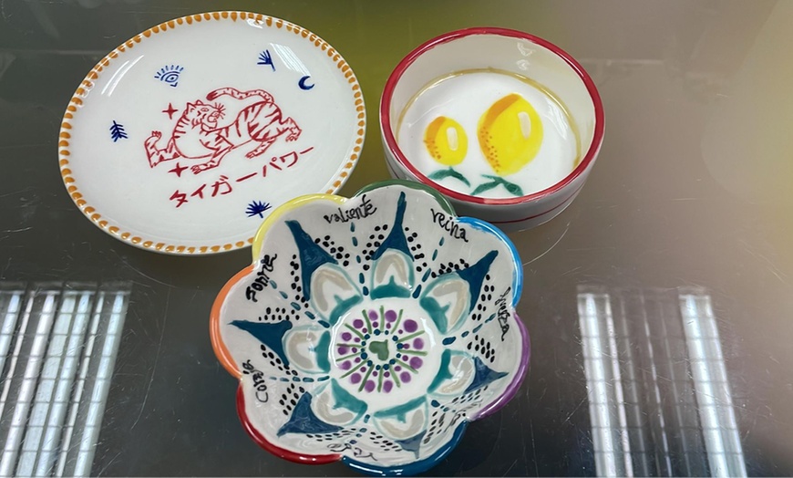 Image 16: Taller de pintura cerámica con picoteo y bebida para 1 o 2 personas