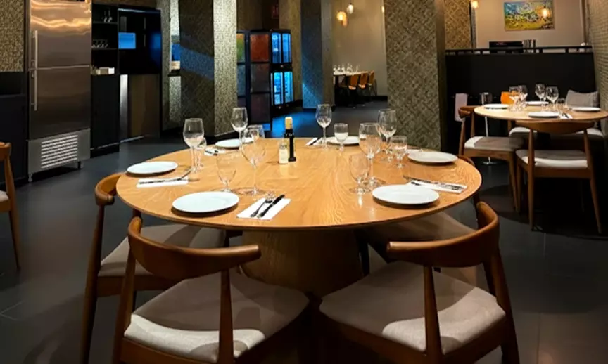 Menú para 2 o 4 personas con entrantes a compartir, principales y vino