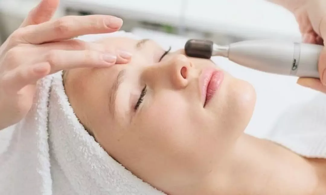 Odmładzający masaż twarzy Kobido urządzeniu BMS w Estetic World