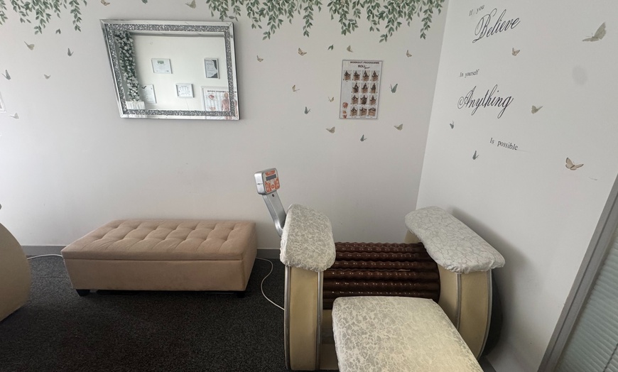 Image 3: One or Three 60-Min Lymphatic Drainage Roll Shaper Massages