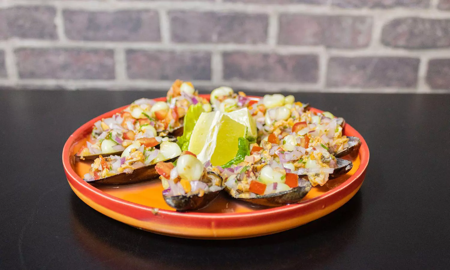 Menú para 2 o 4 personas con entrantes, principales, postre y bebida