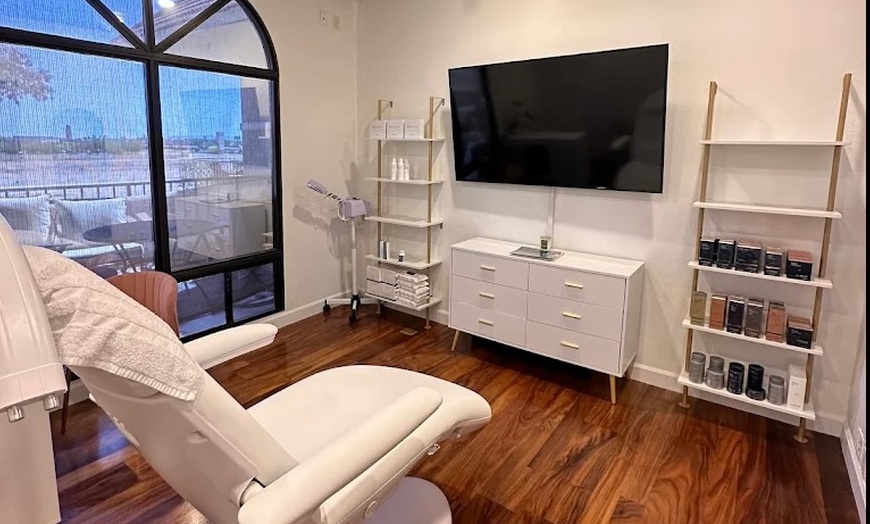 Image 5: Experience Loma Laser's hair removal with up to 75% off