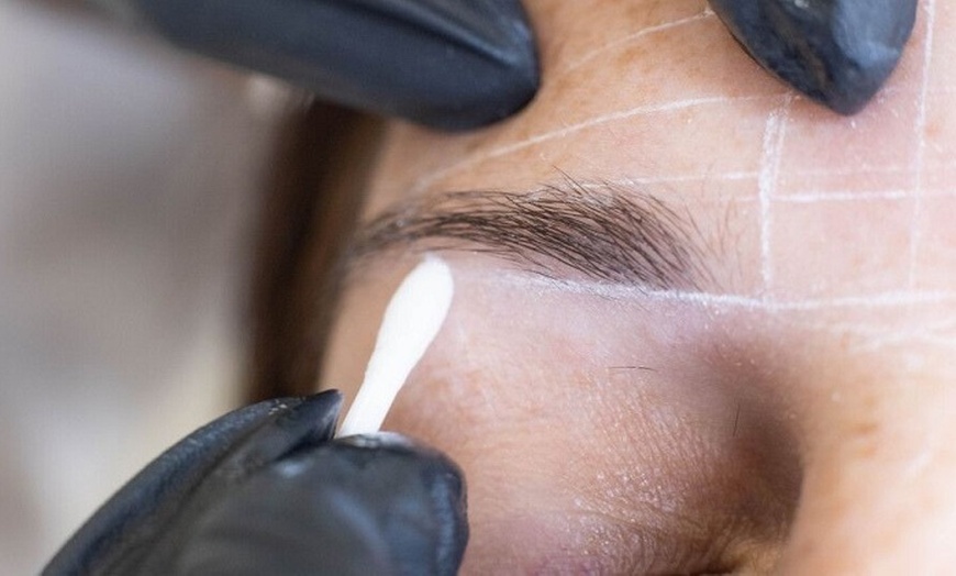 Image 6: Micropigmentación de cejas con opción a retoque para 1 persona 