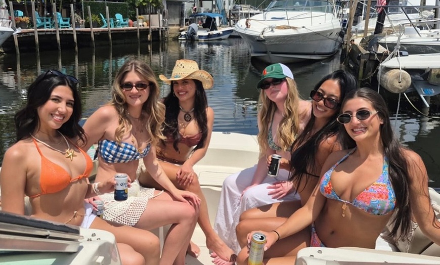 Image 3: 2, 4, 6 or 8 Hrs SeaRay Sundeck or 2 or 4 Hrs Sundancer Rental
