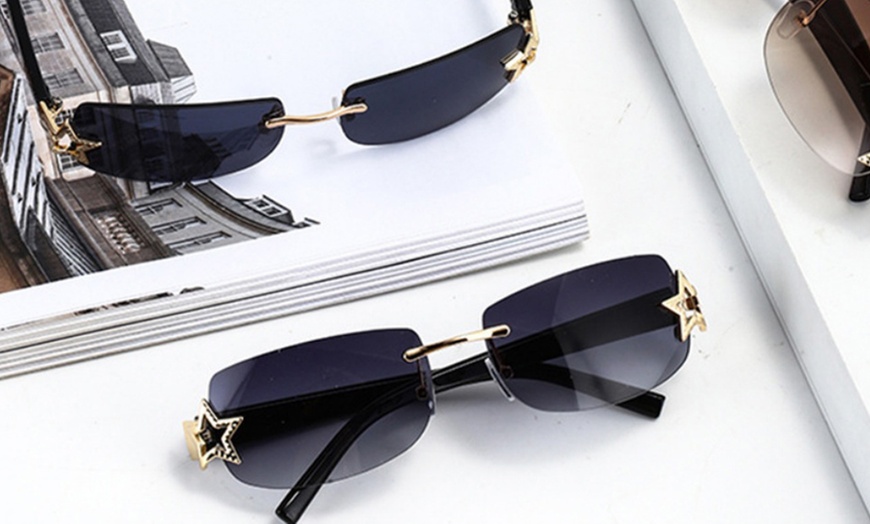 Image 3: Metal Five-pointed Star Fashionable Oval Sunglass