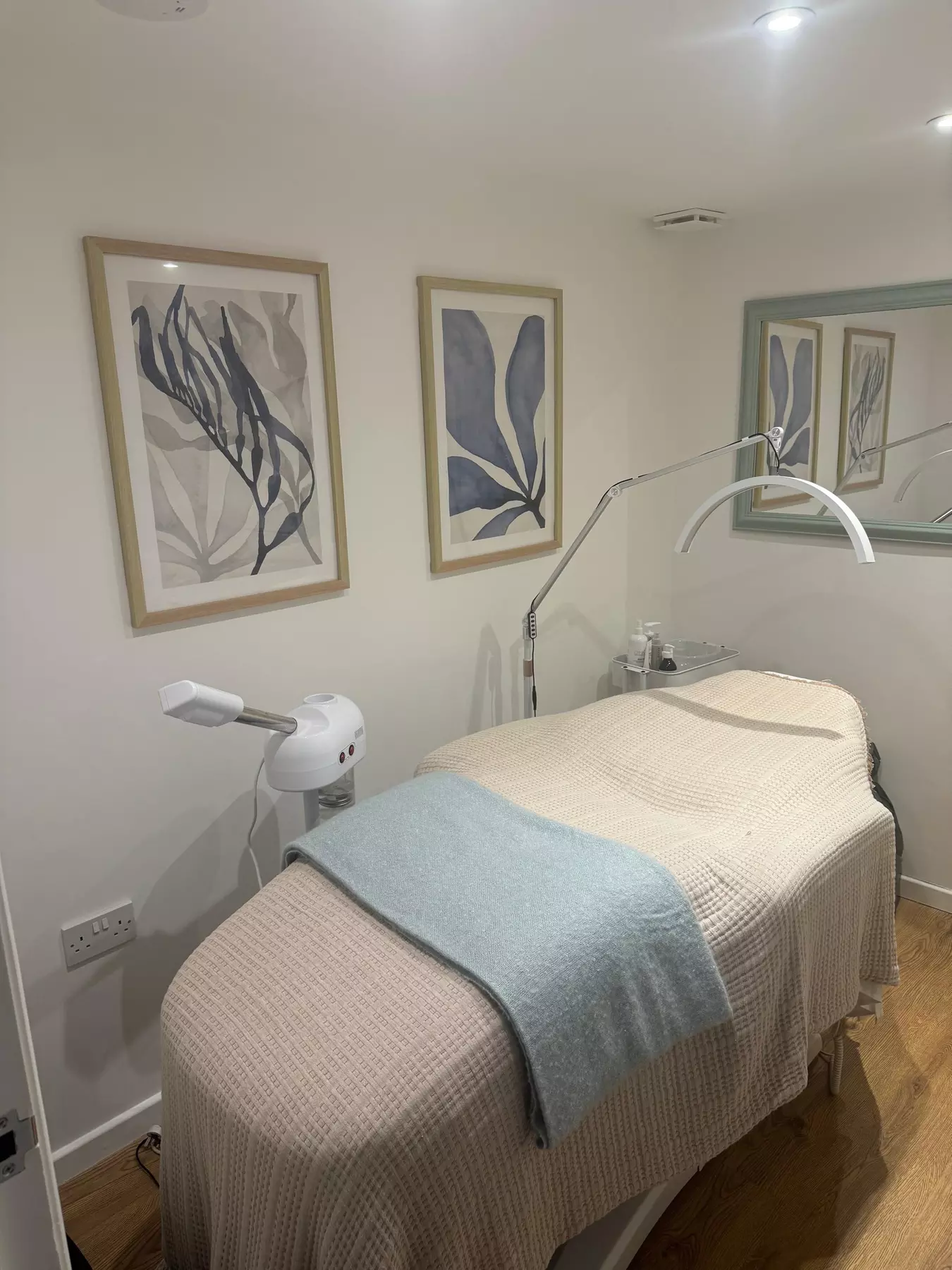 Get Eyebrow shape w/ Optional Tint or Eyelash Lift w/ Optional Tint