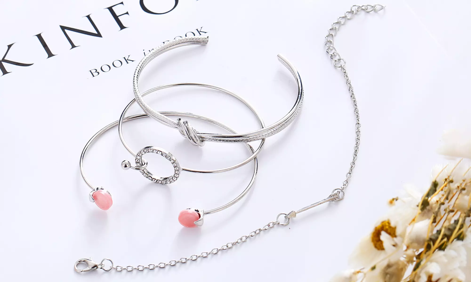 1 of 2 sets van 4 armbanden