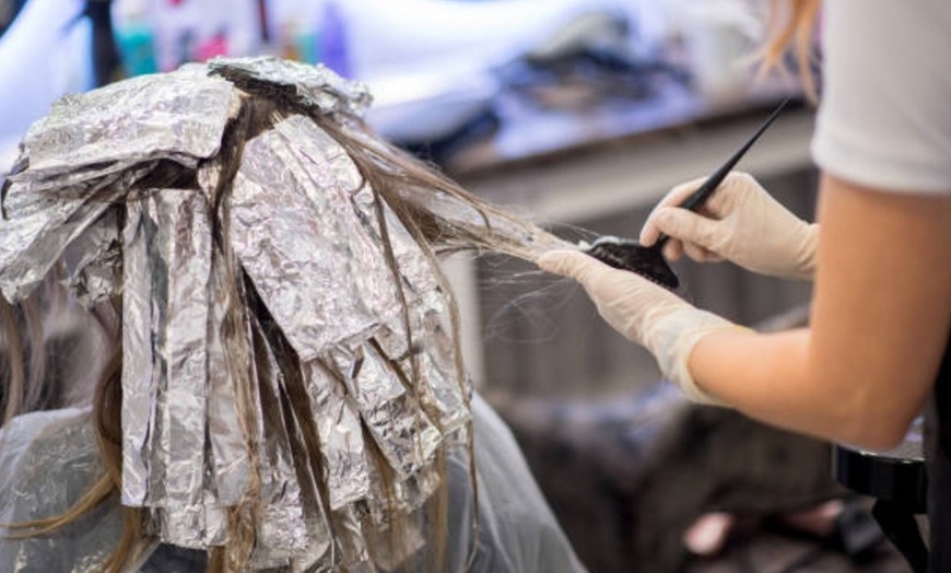 Image 8: Sesión de peluquería con opción a tinte, mechas o  balayage para 1 