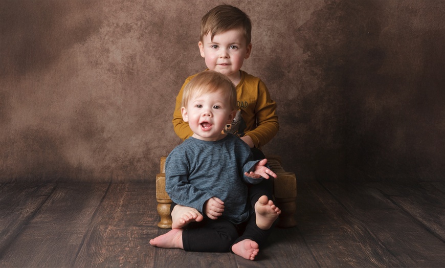 Image 16: Sibling Photoshoot With 8'' x 6'' Print at Barrett & Coe
