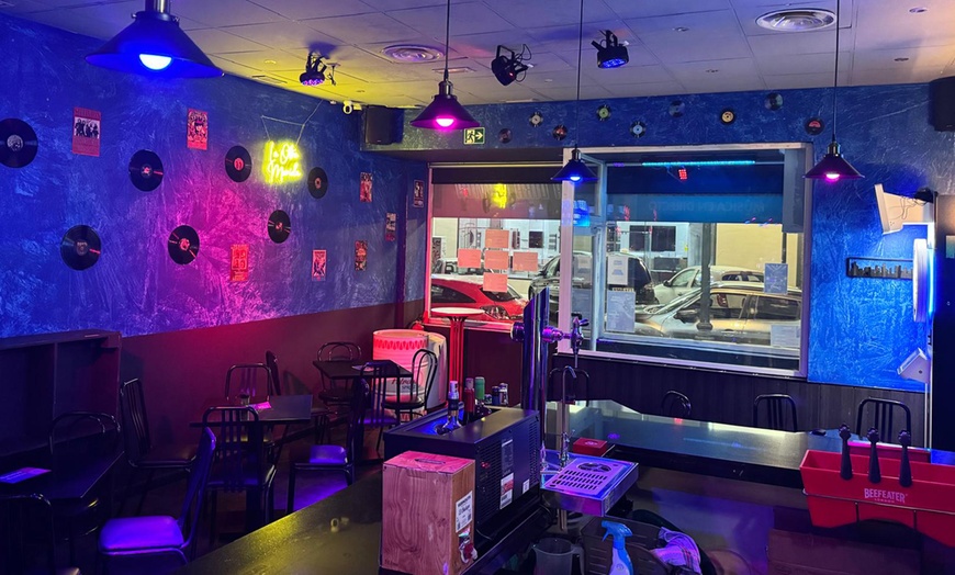 Image 12: Copa o cóctel a elegir y ración de nachos para 2 o 4 personas 