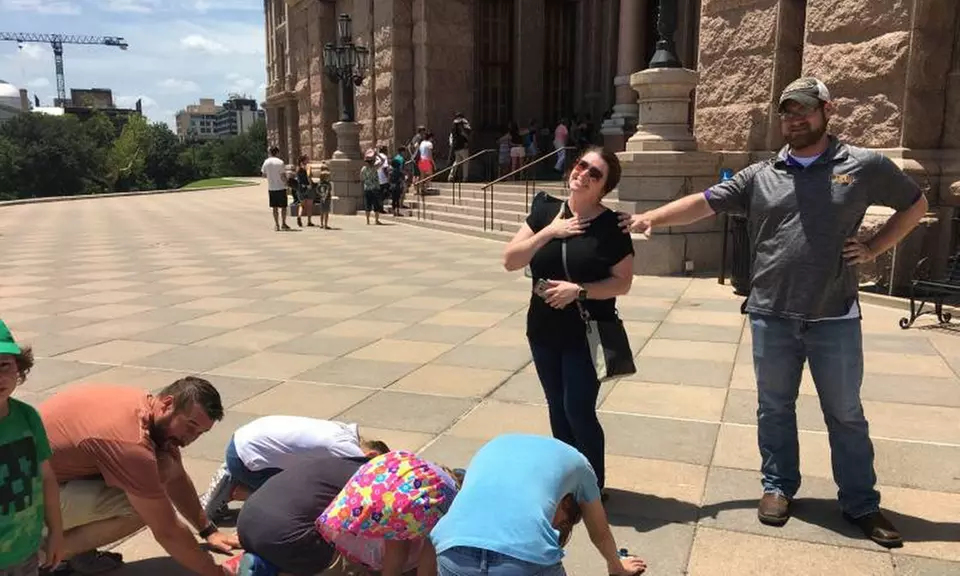 Self-Guided Scavenger Hunt Tour for 2 4 or 6 in Colorful Milwaukee