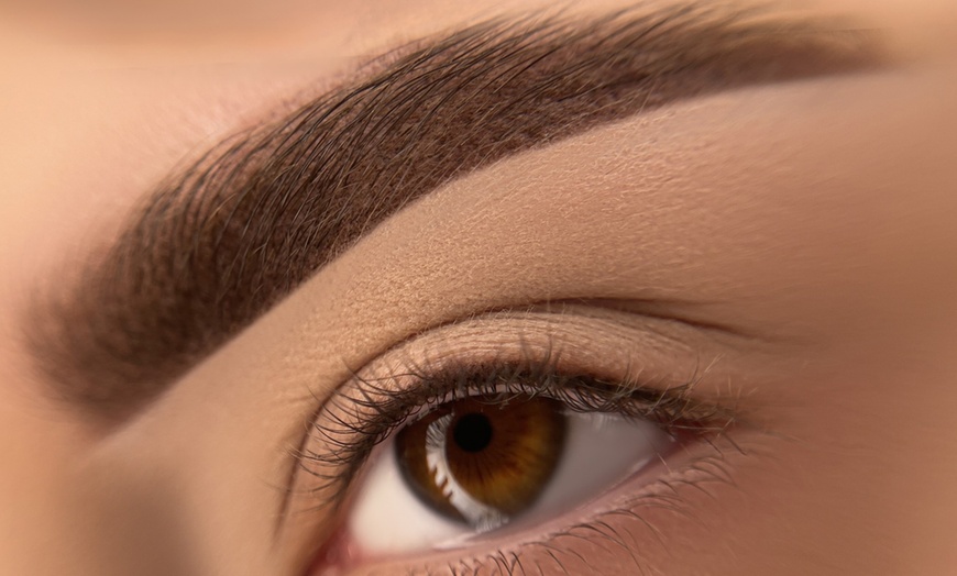 Image 2: Permanent Make-up: Wimpernkranzverdichtung o. Velvet Lips für 1 Person