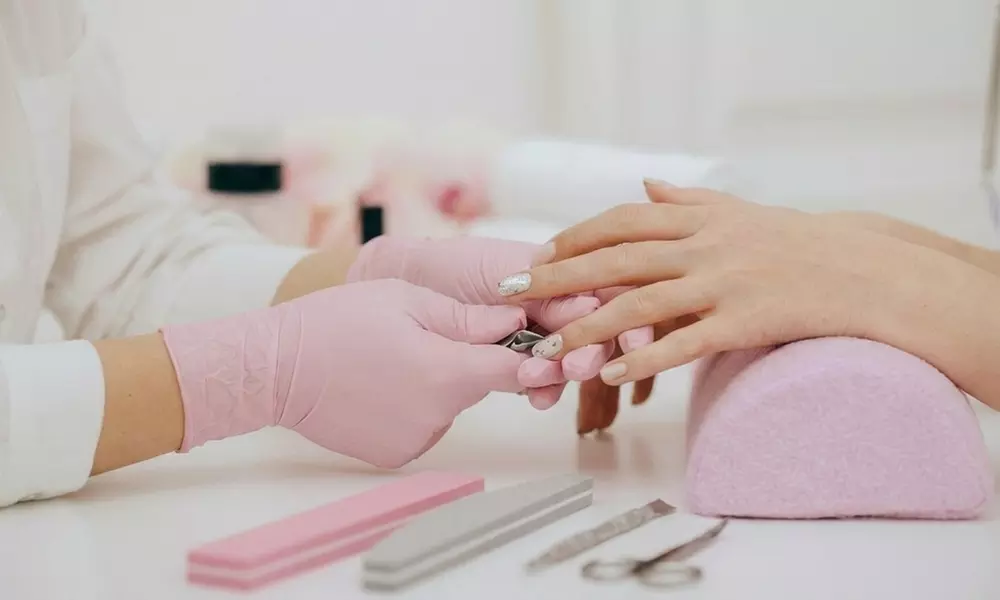 1 sesión de manicura, pedicura o manipedicura con esmaltado a elegir