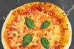 Menú italiano para 2 o 4 personas con pizzas artesanales, postres y bebidas, con hasta un 28% de descuento - Second Medium