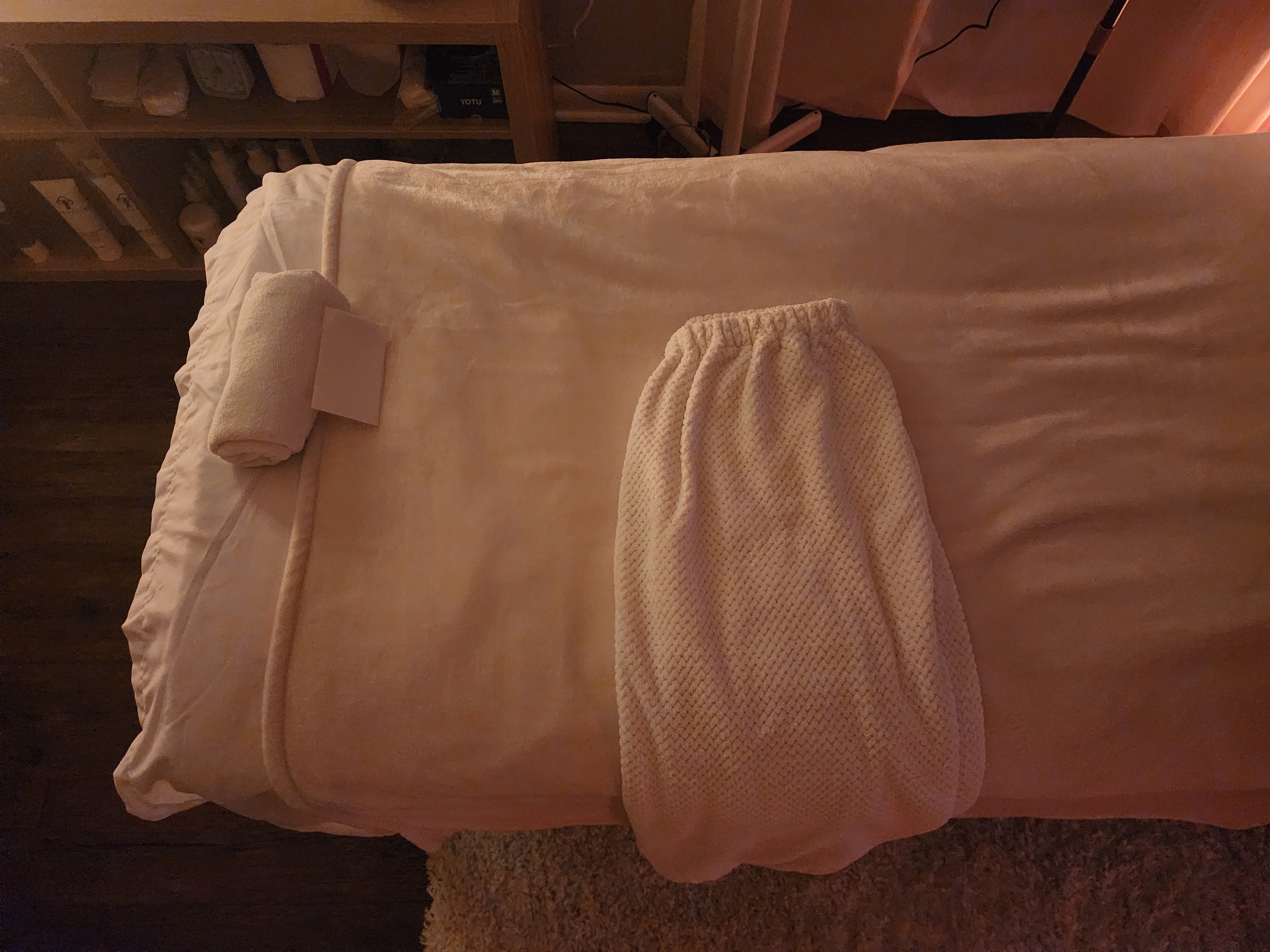 Discover a 60-Minute or 90-Minute Reiki Retreat with Hot stones and Aromatherapy (Up to 60% Off)