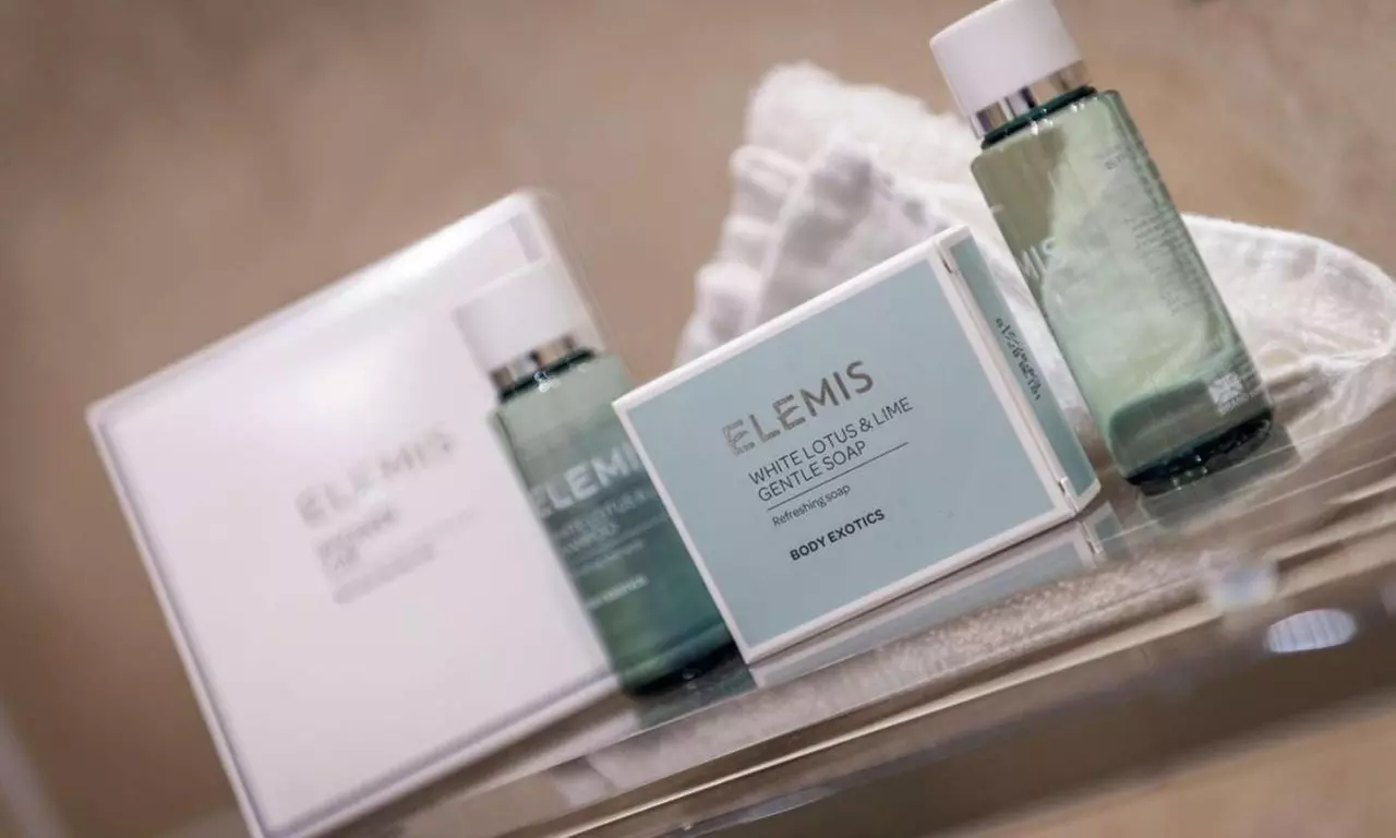 Chester: Spa Stay for 2 with Breakfast, Prosecco & 25-Minute Treatment